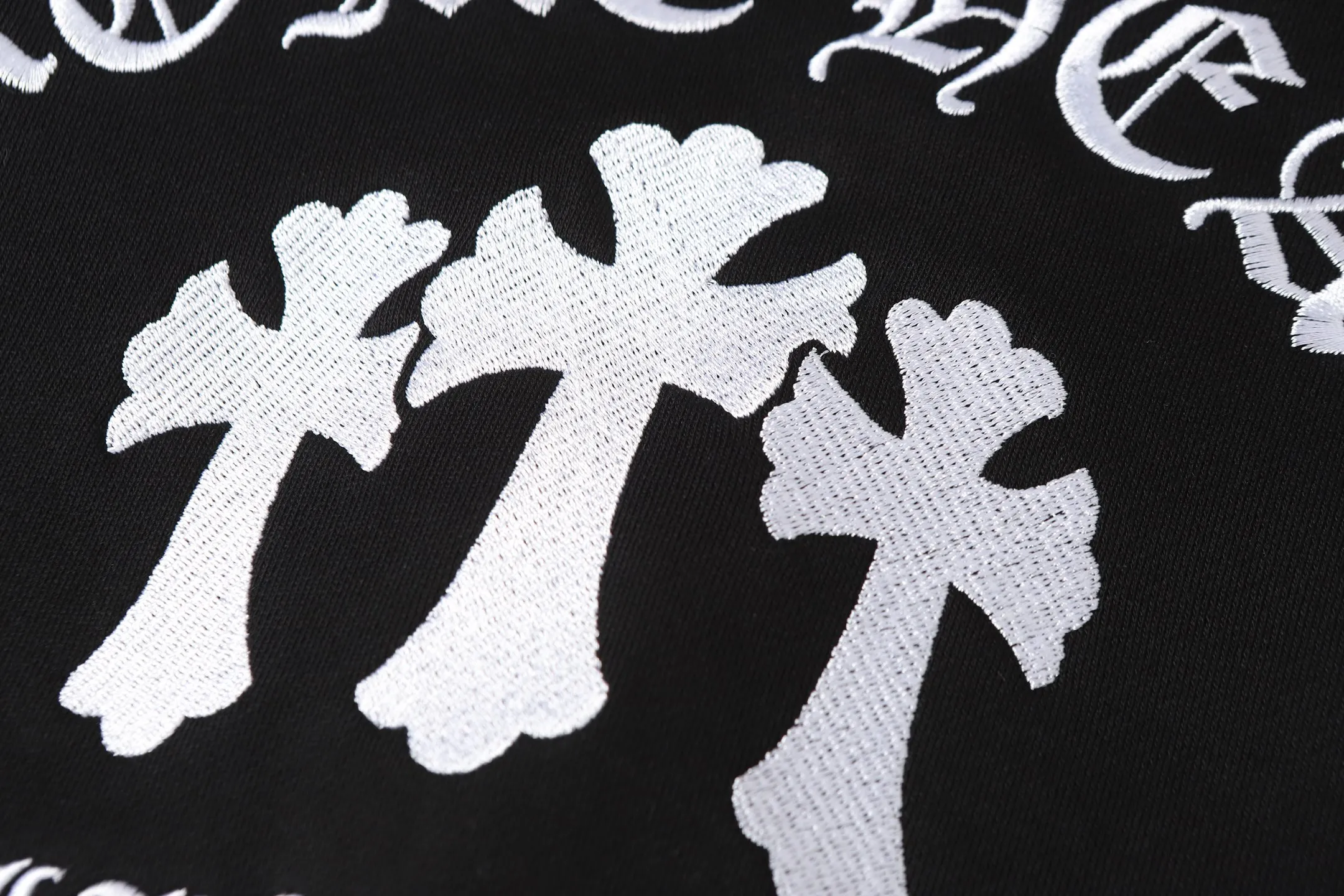 P270 K05 cross-border model, please do not place an order if you pursue quality - Chrome Hearts/Chrome Heart Sanskrit Cross ✝️raglan sleeve zipper sweatshirt cardigan jacket - high weight, high density and high quality, soft, delicate and skin-friendly wool, soft and silky to the touch, excellent warmth and skin-friendly properties - custom-woven and dyed, no color difference, no matter the fabric or workmanship details, beat the ordinary version on the market - hardware zipper accessories are all customized, full of details -Colour: black red -Size: S M L XL